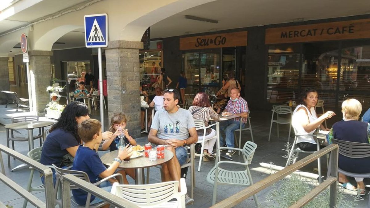 La Seu d'Urgell suma cinc positius nous però l'índex de reproducció del virus baixa