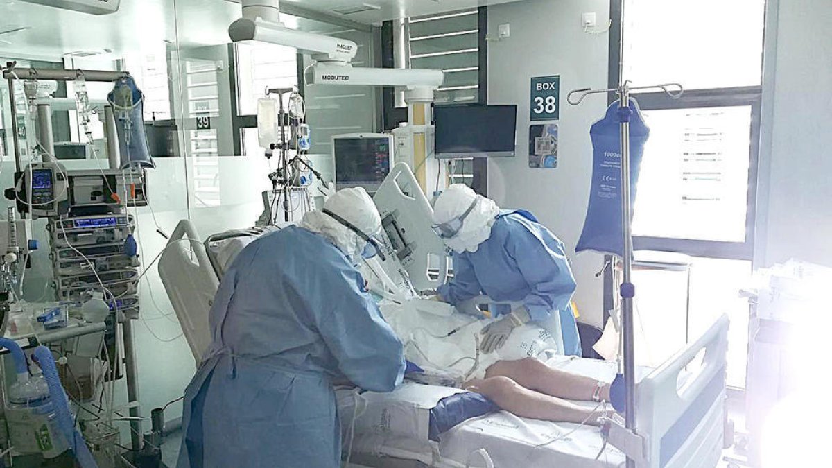 Ingressa a l'UCI un pacient contagiat de Covid-19