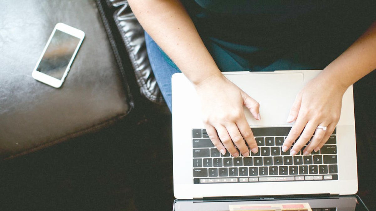 Els funcionaris podran treballar des de casa d'un a tres dies per setmana