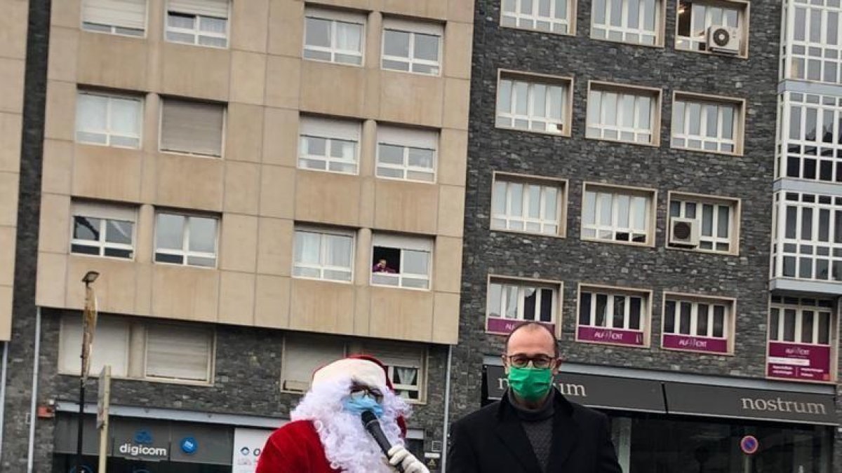 Entrega del xec a la Creu Roja