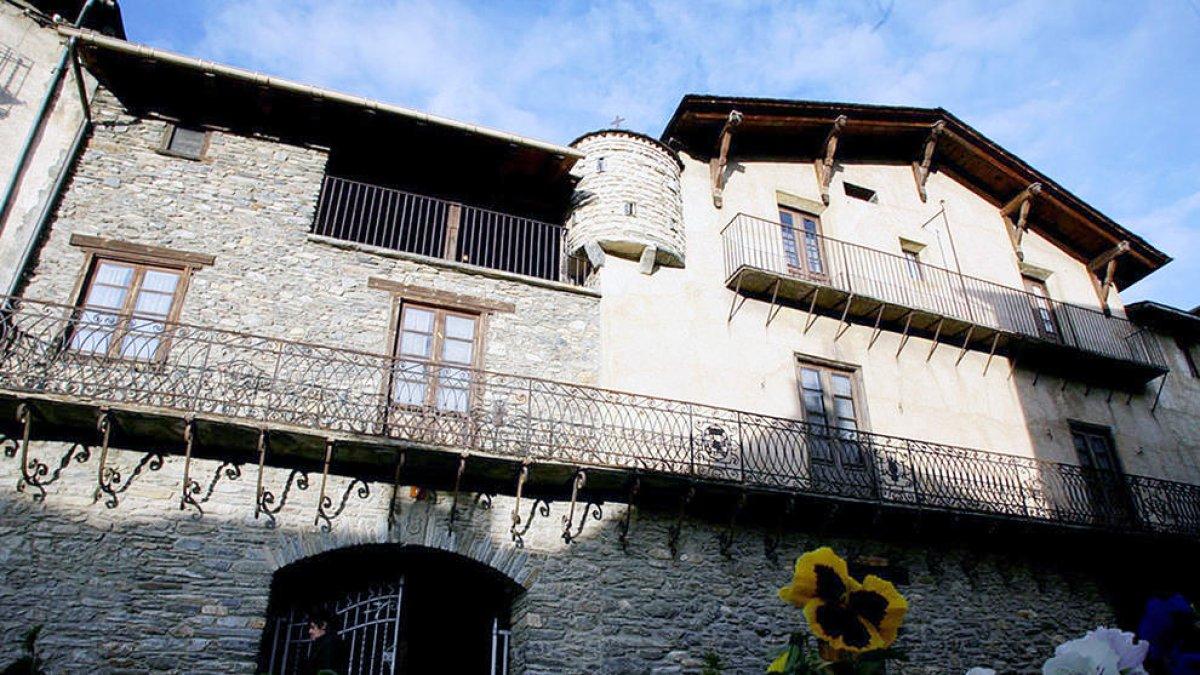 El mal estat actual de la Casa d'Areny Plandolit obliga Govern a fer obres