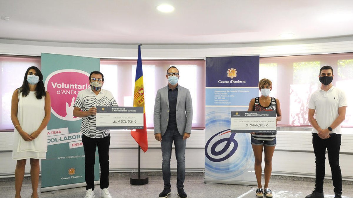 Xec de 6.500 euros a dues associacions juvenils