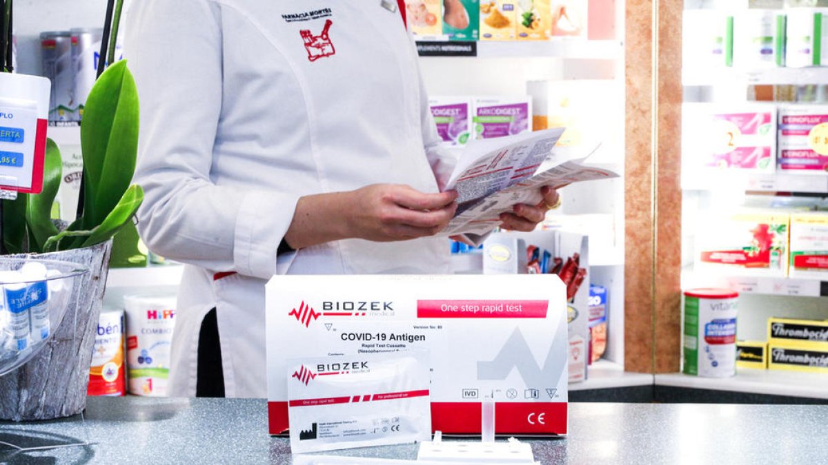 L'executiu regula el preu dels tests d'antígens a les farmàcies