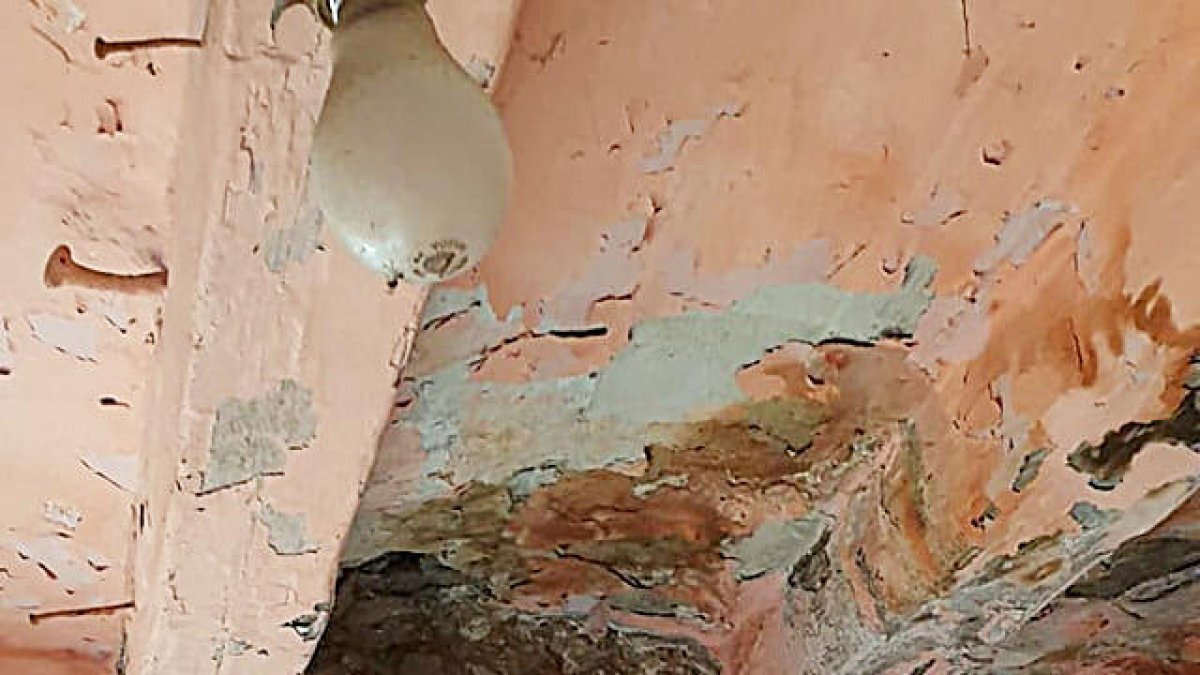 Les plujes deixen en mal estat la casa dels okupes