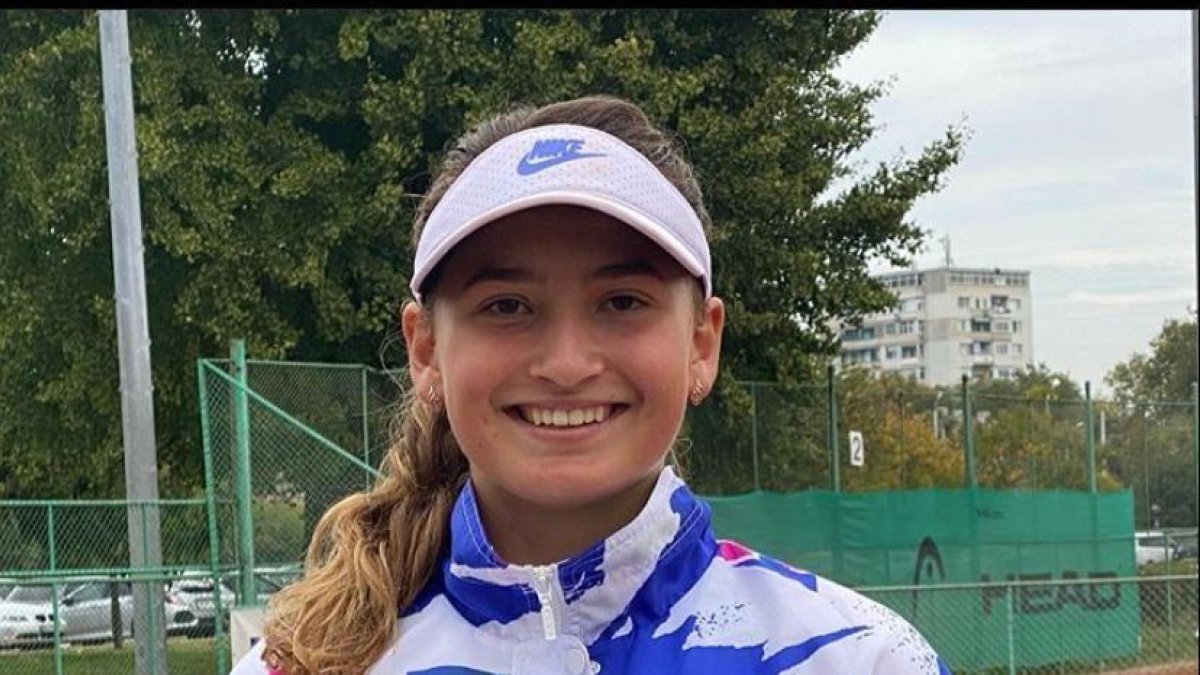 Vicky Jiménez amb el trofeu de guanyadora del torneig de Plovdiv