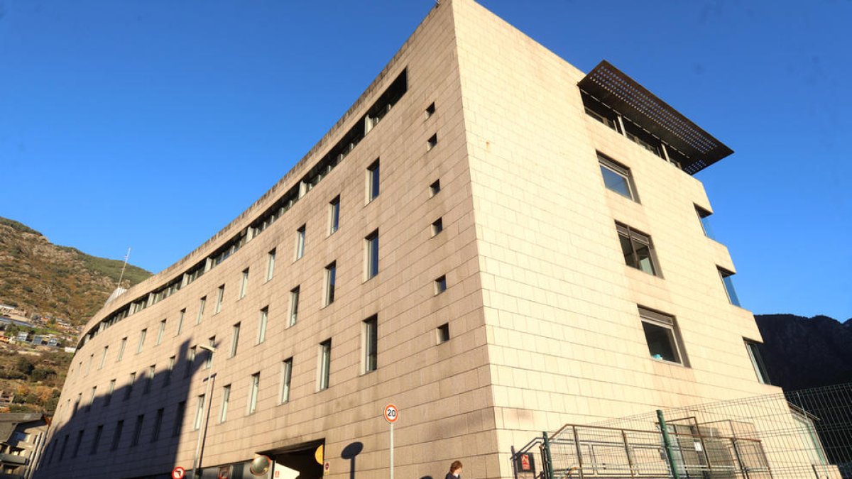 La mort d'un padrí ingressat alça les defuncions a 83