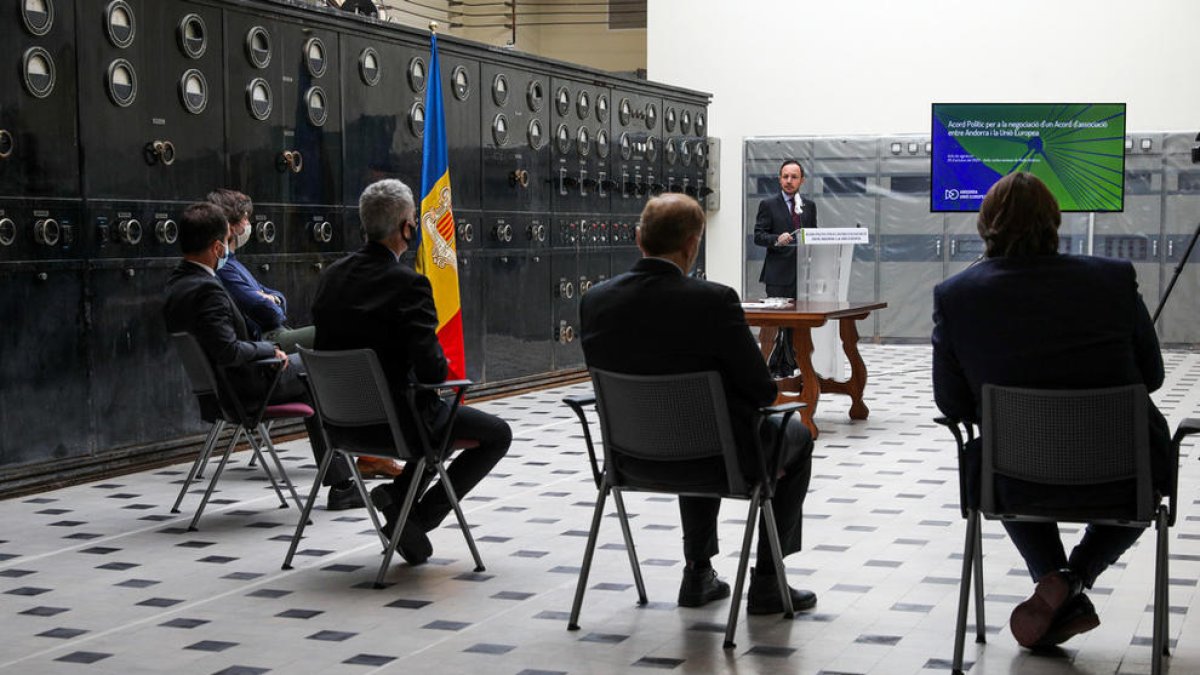 Consens polític per a la negociació amb Europa