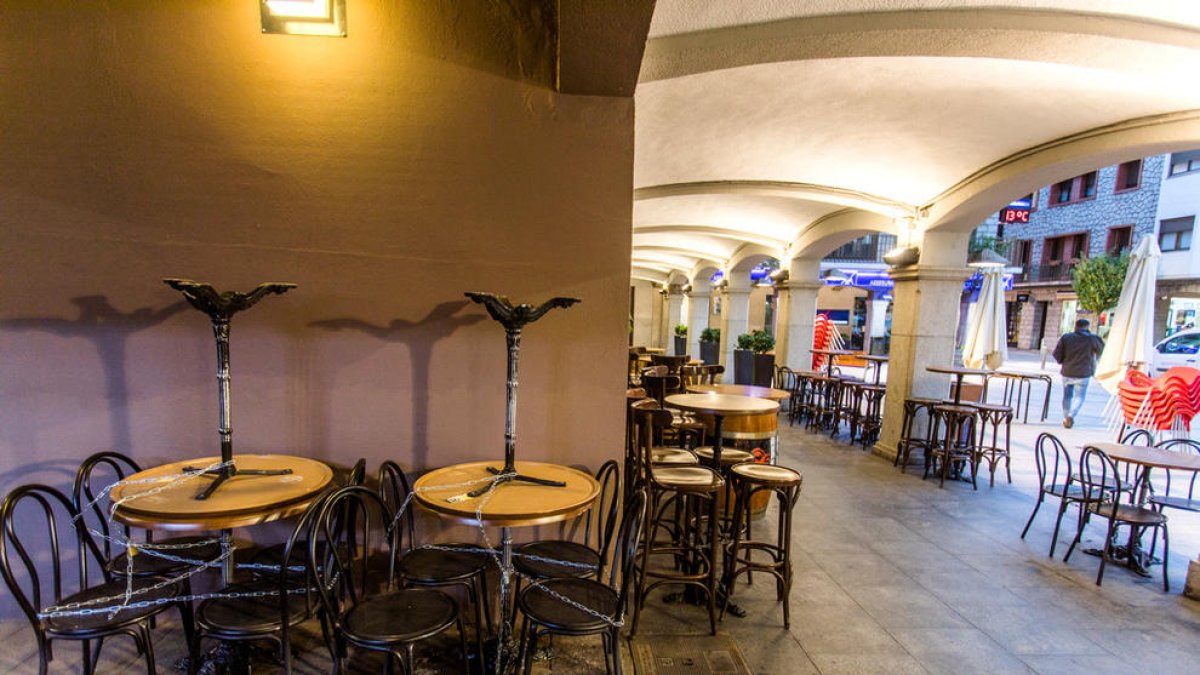 El gremi dels bars exigeix mesures per evitar la caiguda de tot el sector