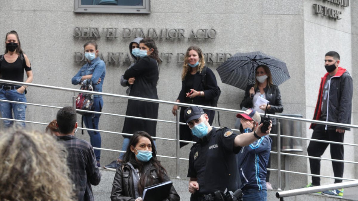 Cau un 61,2% l'aprovació de nous permisos de residència