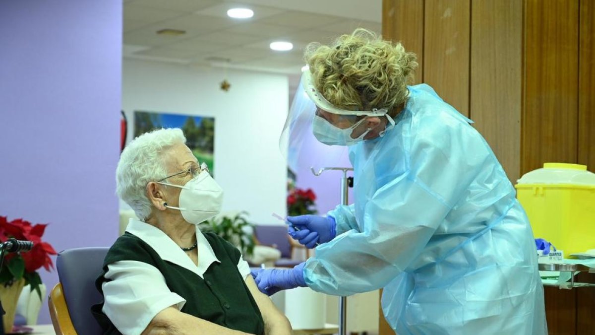 Arrenca la vacunació massiva a la Unió Europea