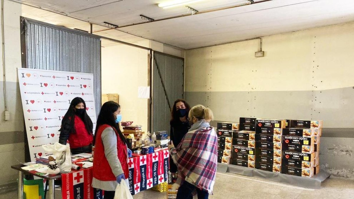 Els capons i els regals s'han repartit des de la Creu Roja