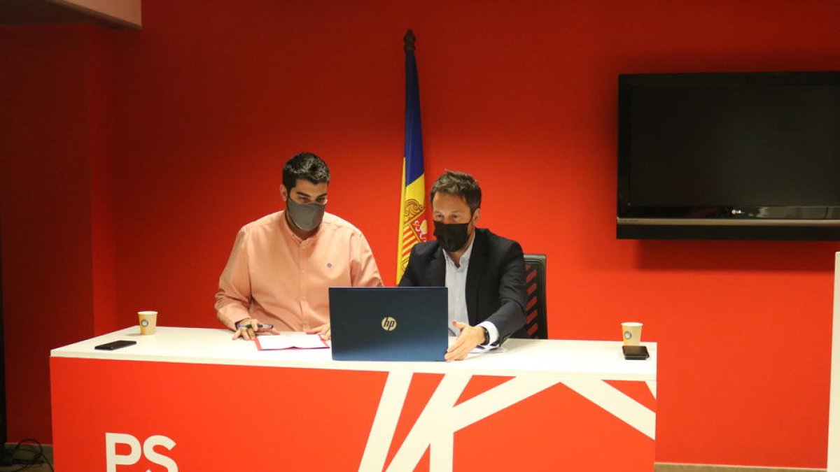 Pere López i Pere Baró, abans de la roda de premsa d'aquesta tarda