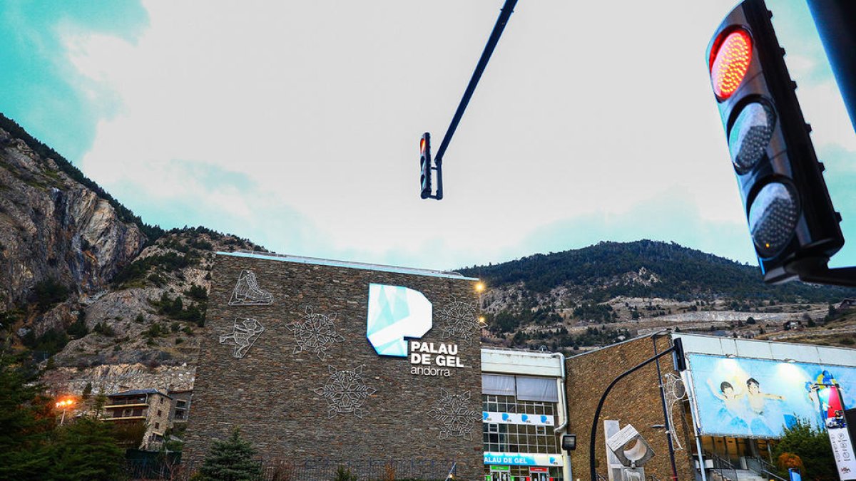 El comú fa una darrera oferta per salvar el Palau de Gel