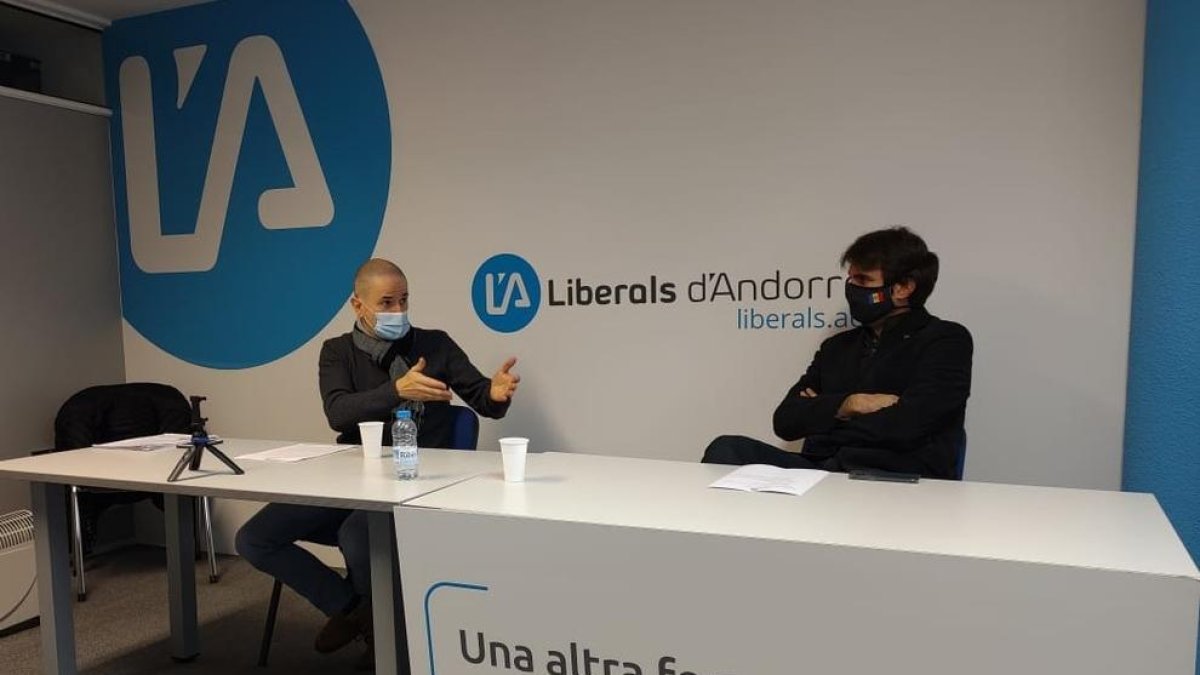 Gerard Estrella i Guillem Forné, en la roda de premsa de balanç de l'any de Liberals