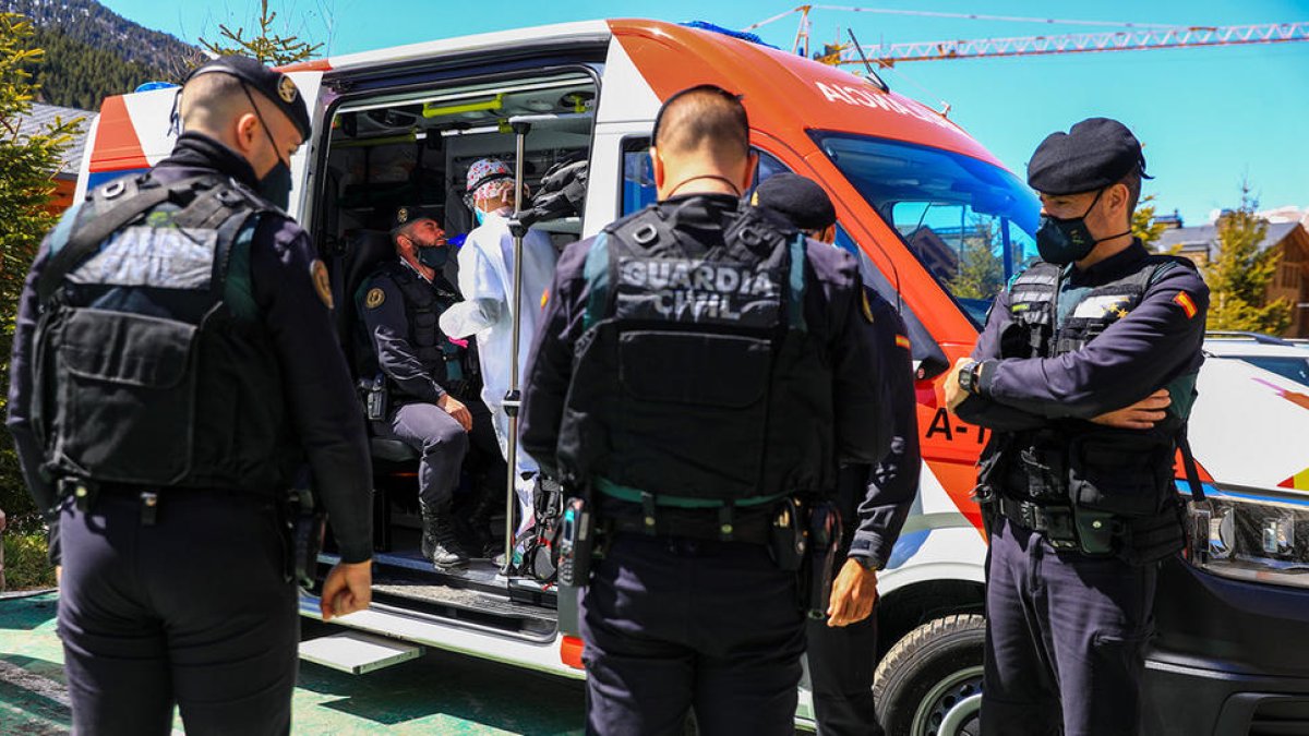 Proves de tests d'antígens a policies espanyols dilluns a Soldeu