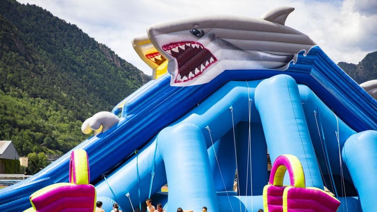 Els infants han gaudit aquest matí de l'aquaparc