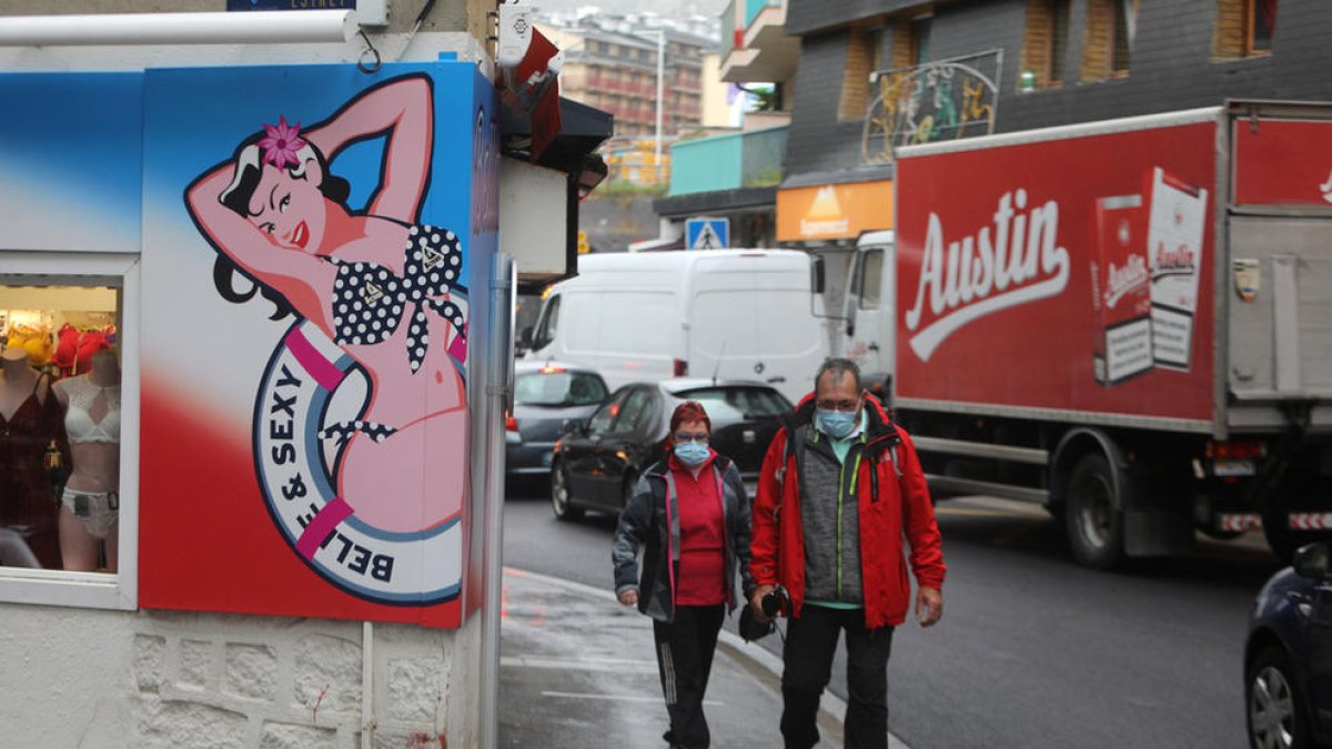 Els turistes francesos obvien el Pas per la manca d'atractius