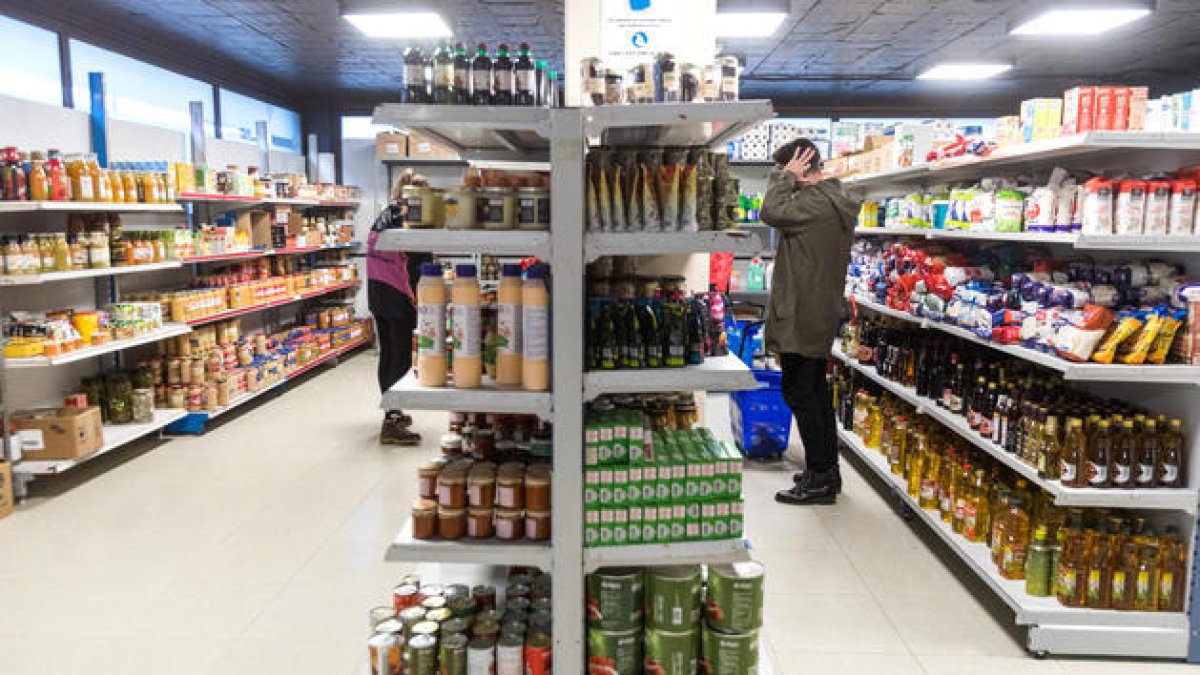 La xifra de persones ateses per la Creu Roja s'estabilitza