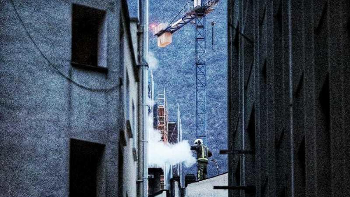 Els bombers actuen en un petit incendi a l'hotel les Closes