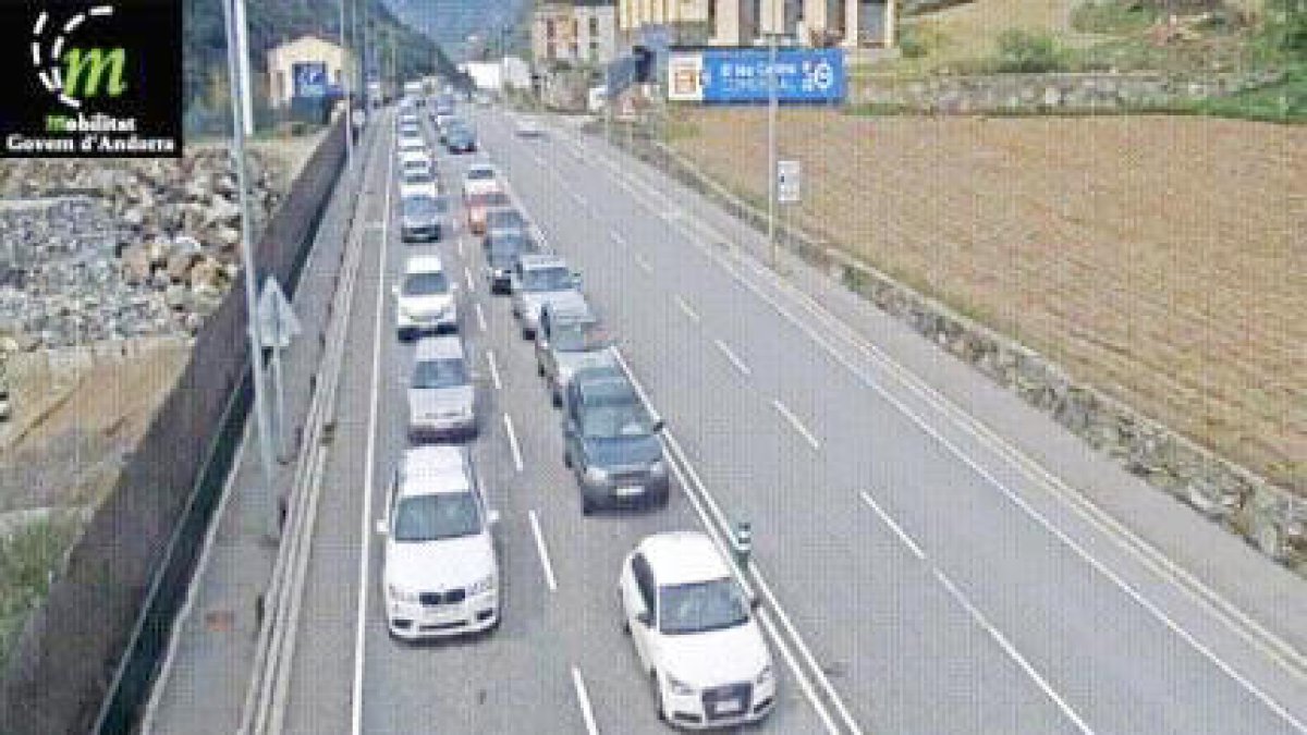 Retencions a la tarda a la frontera del riu Runer