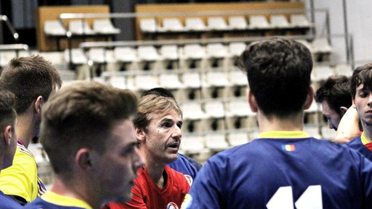 L'Enfaf goleja La Sènia (7-3) i suma el primer triomf