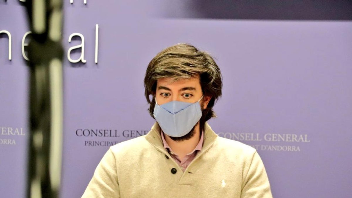 La majoria critica la via “unilateral” del PS a Madrid