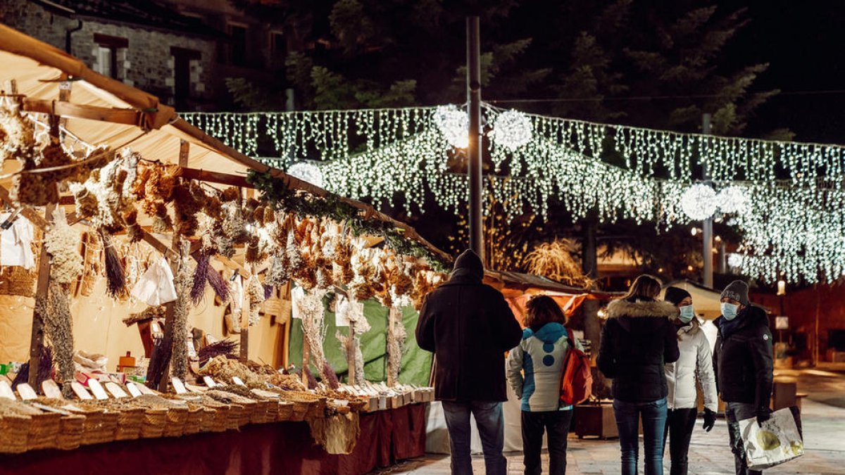 Comença el Mercat de Nadal a la Plaça al Pas