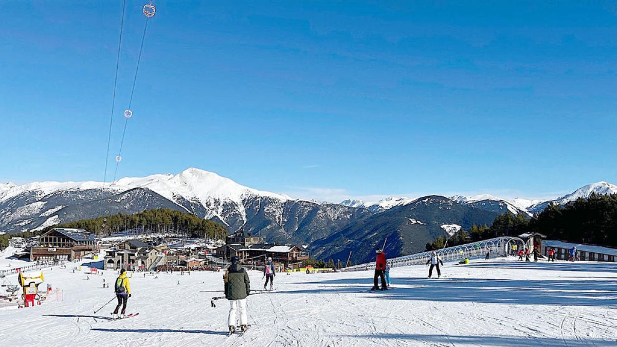 La temporada d'hivern penja d'un fil per les restriccions