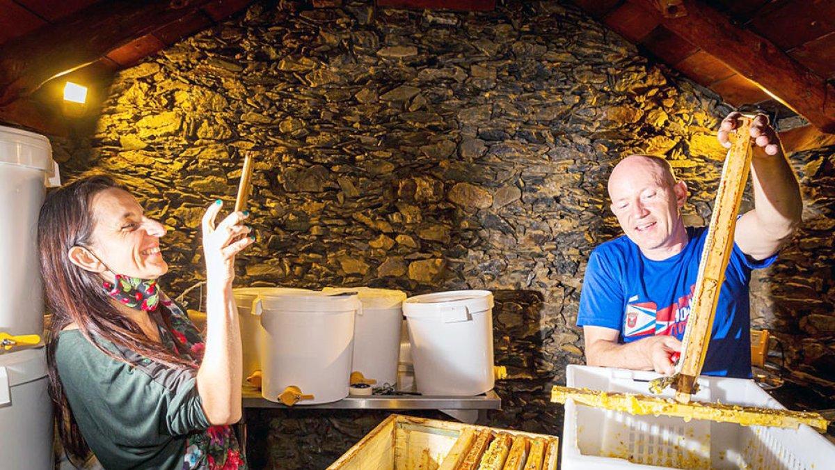“L'apicultura és un ofici molt tècnic i vol dedicació”