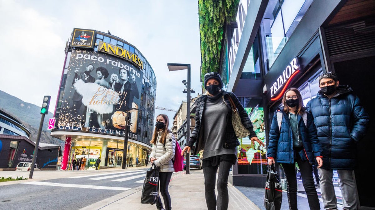 L'agonia dels comerciants i els hotelers s'allarga sense els turistes