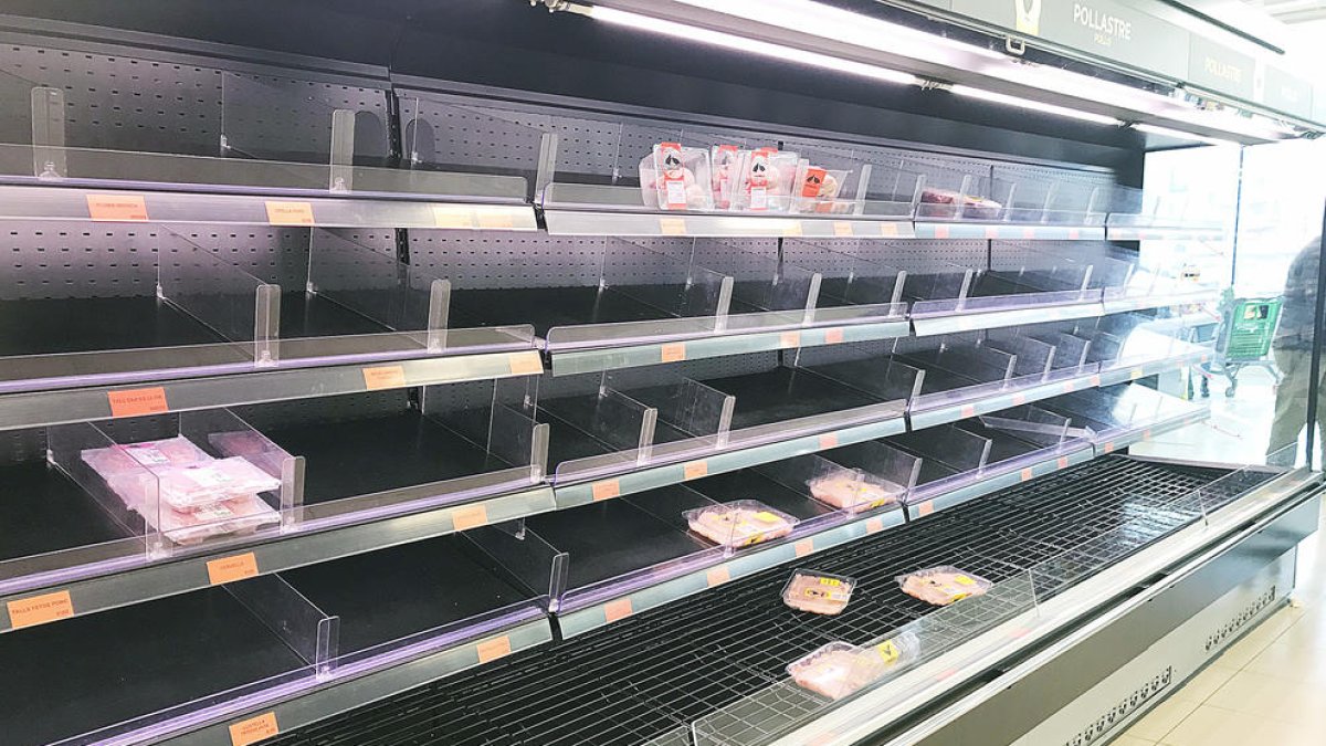 Clients d'Andorra arrasen amb els productes del Mercadona