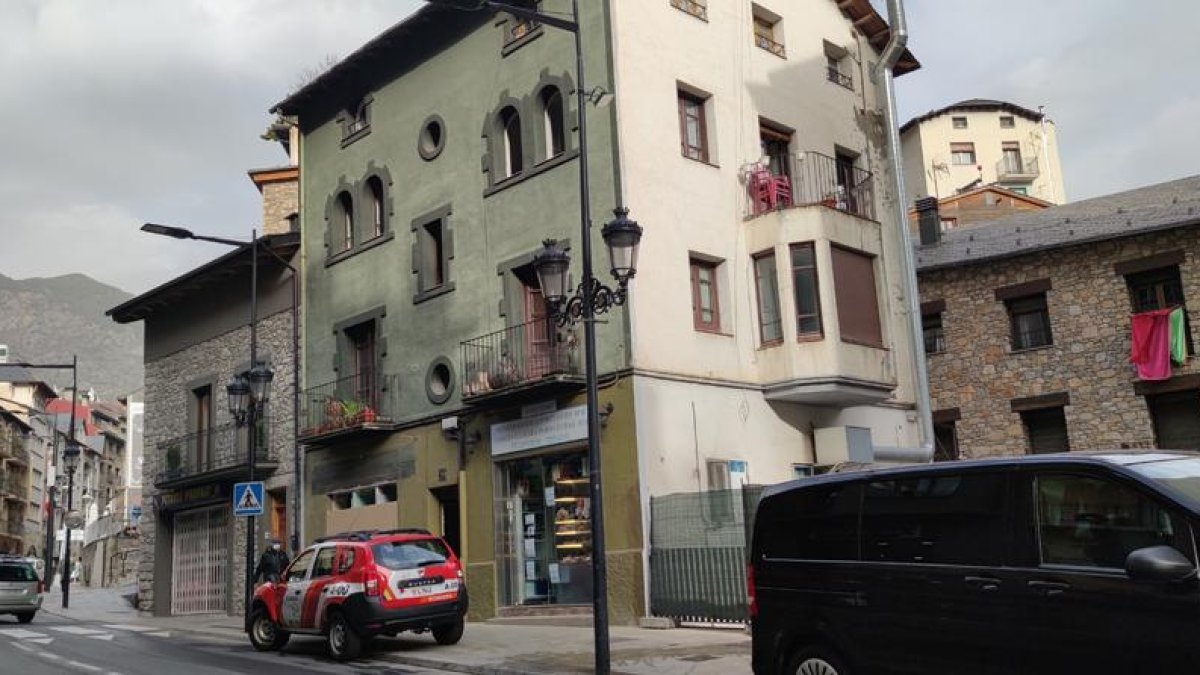 Ensurt a Príncep Benlloch per fum en un edifici