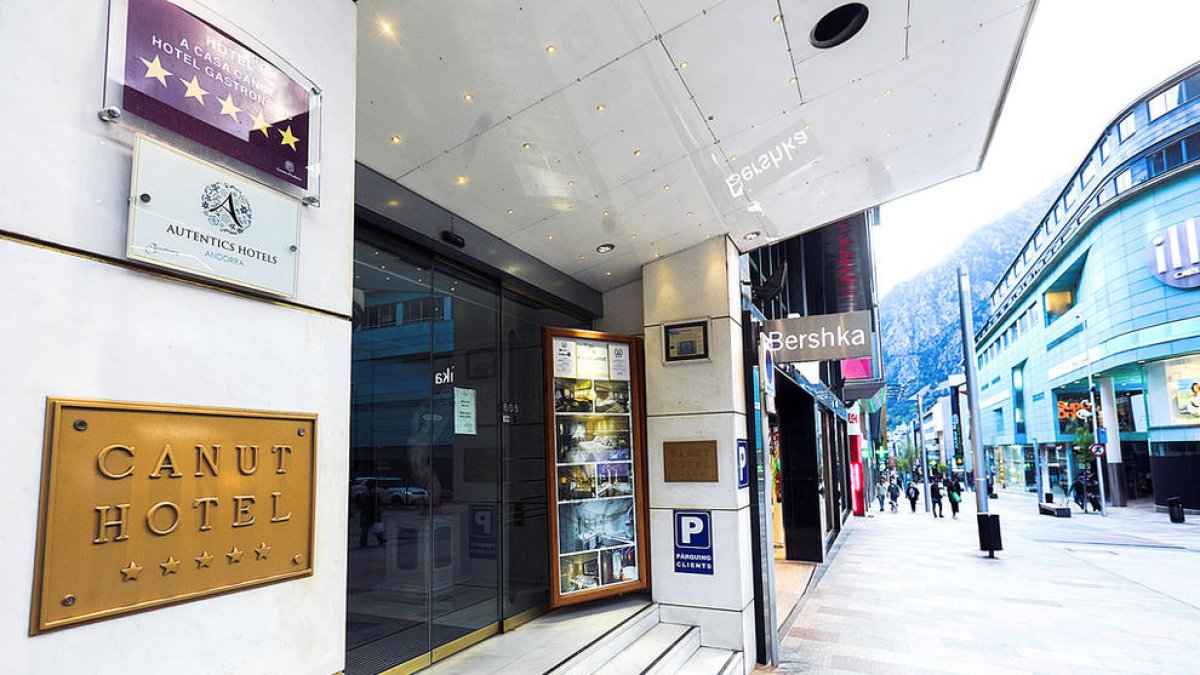 Messi compra l'hotel Canut per sis milions