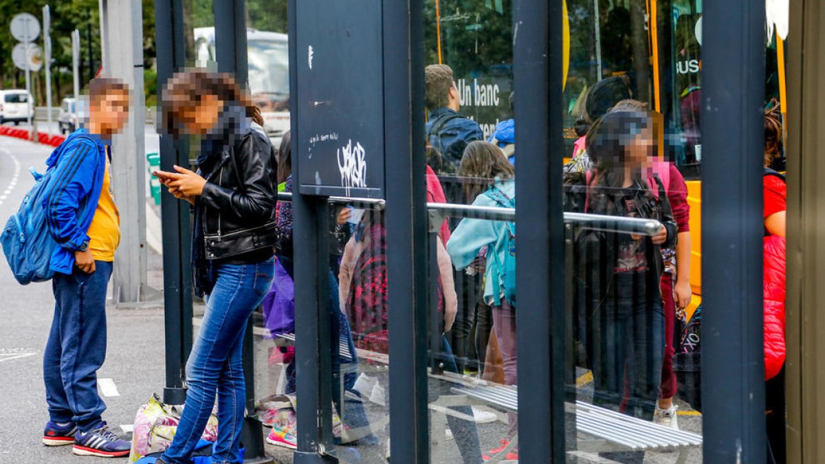 Joves i dones són els grups més afectats per l'atur