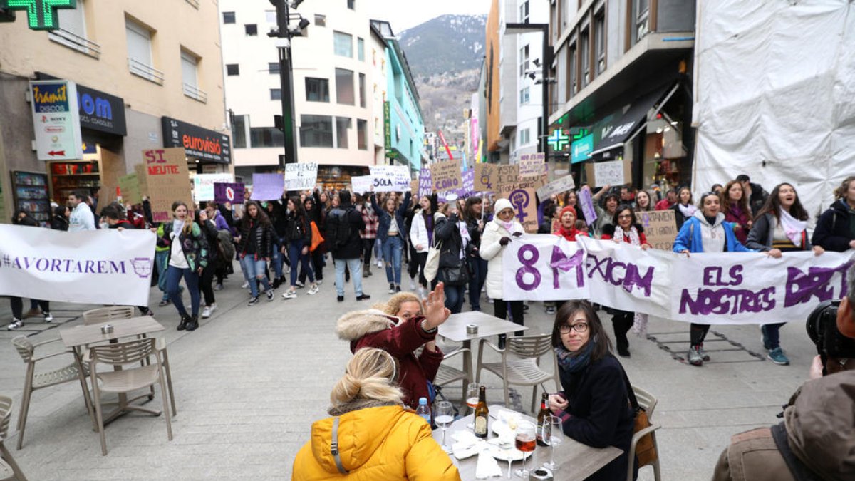Dues concentracions per reivindicar el 8-M