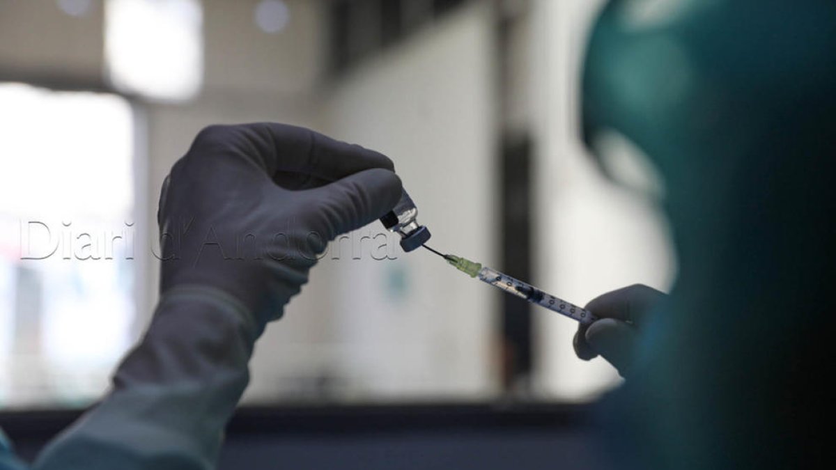 Pfizer vial xeringa setena dosi vacuna vaccí