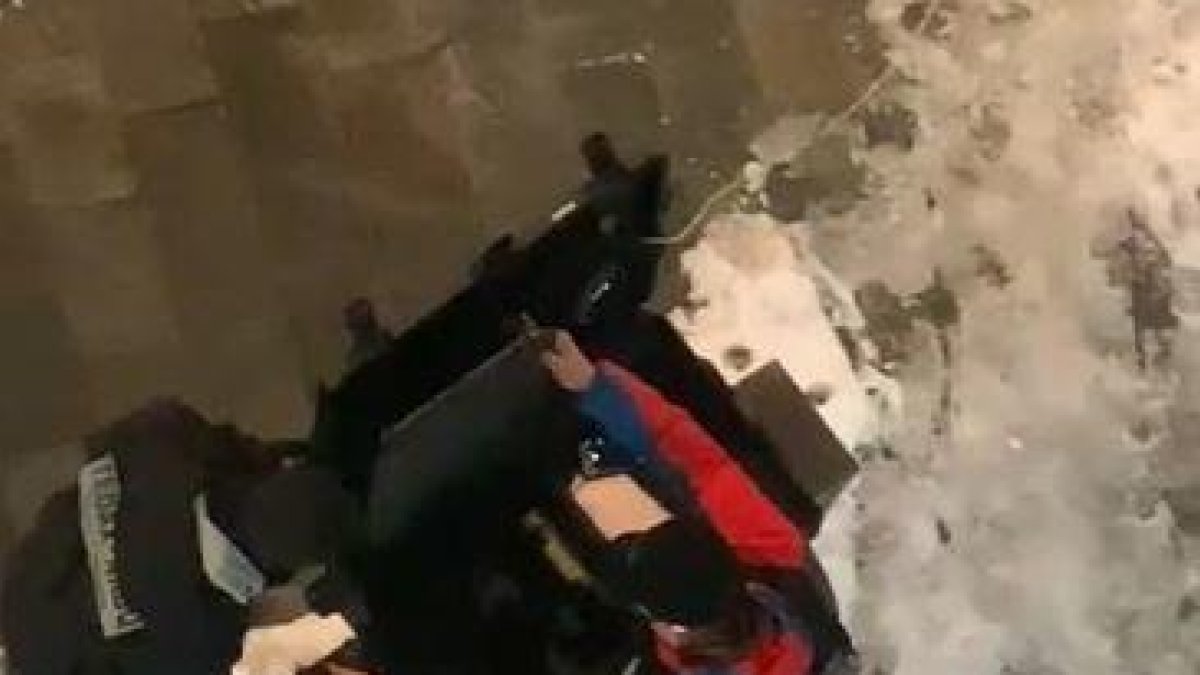 La policia amb la maleta
