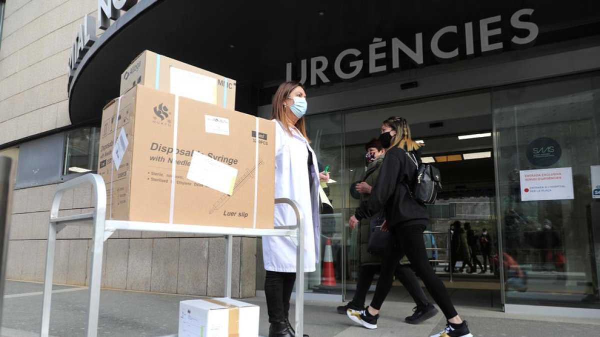 Salut administra un total de 445 vaccins en el primer dia del pla de vacunació