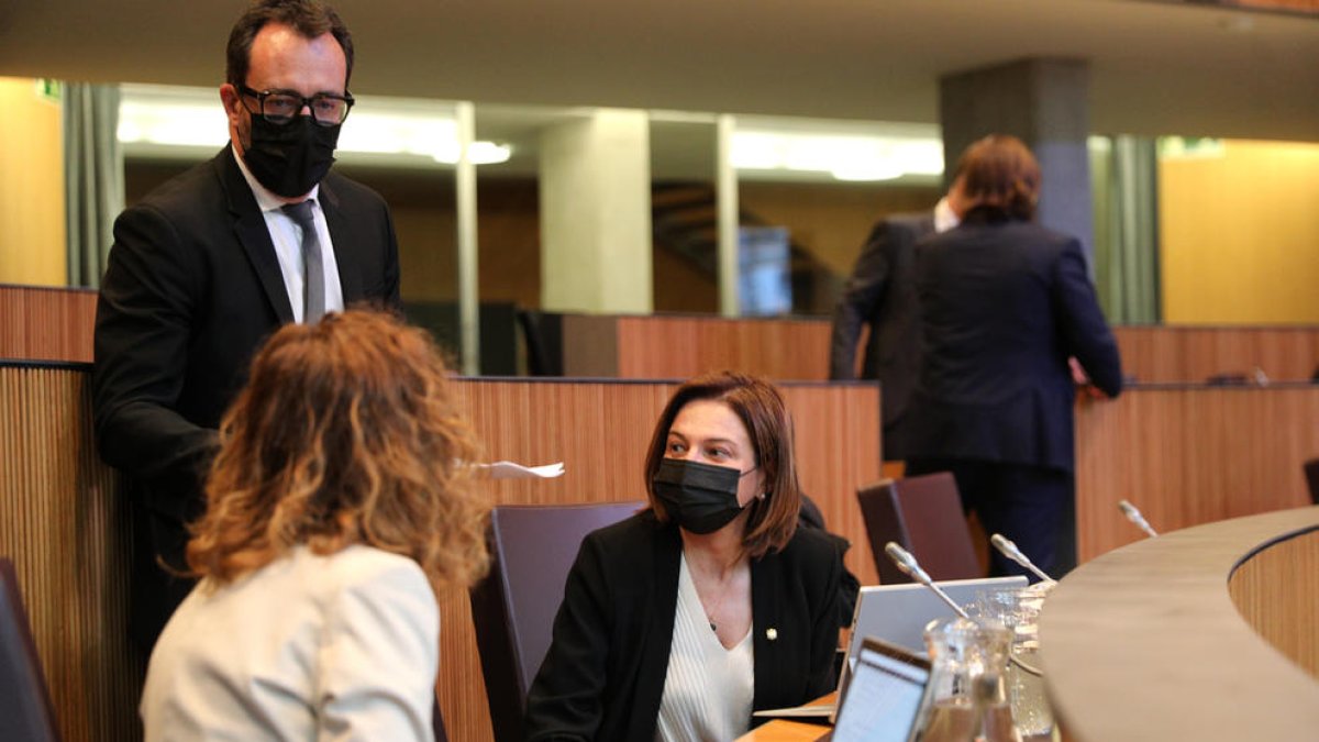 Associacions i sindicats confien que el canvi de ministres no afecti la feina feta