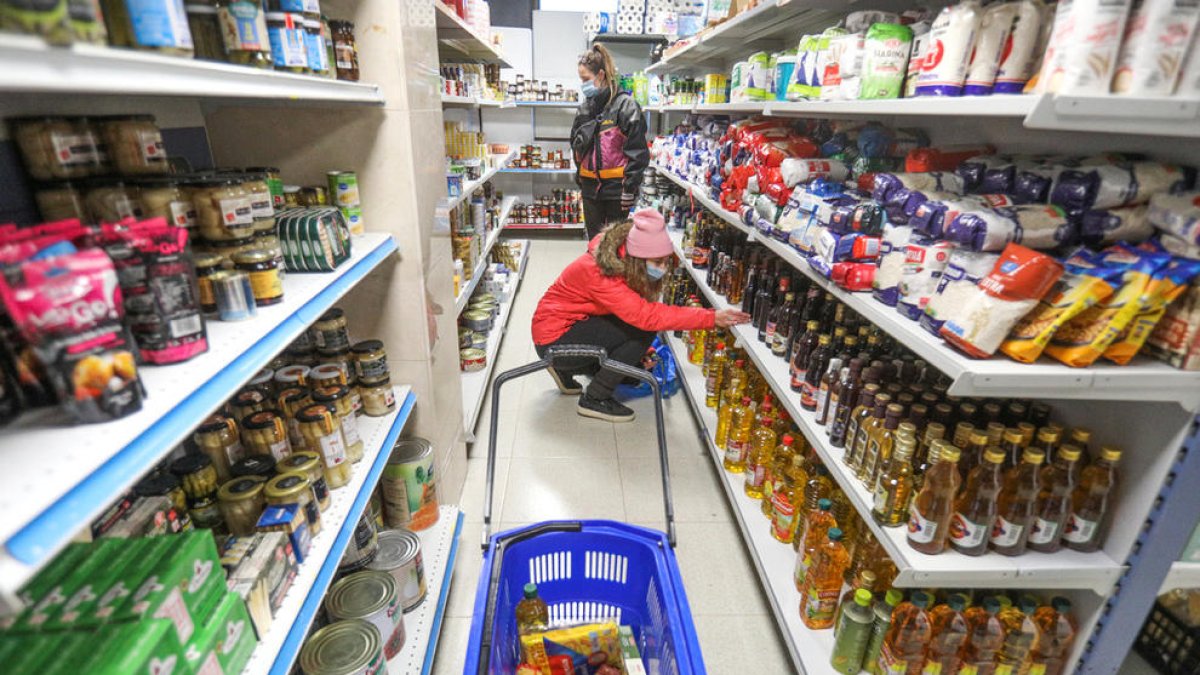 La Creu Roja supera el mig miler d'usuaris a la Botiga Solidària