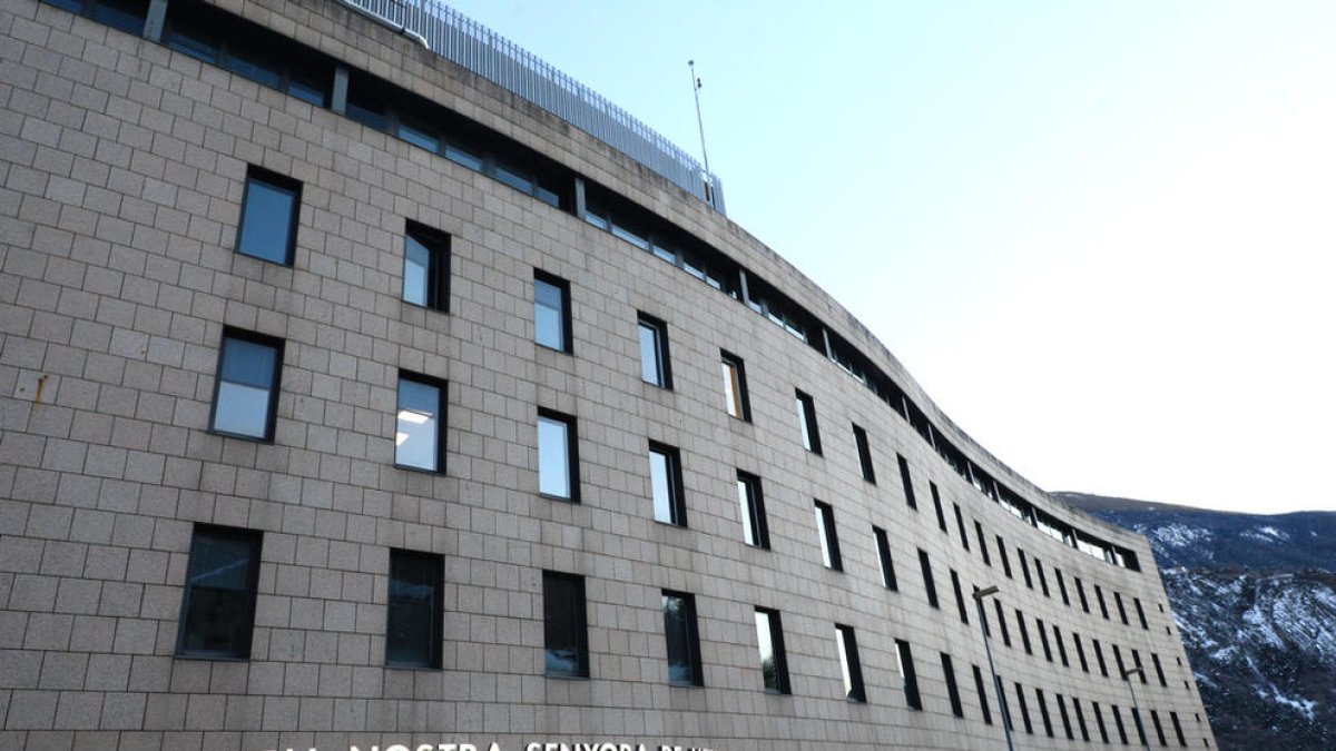 Una nova defunció i vuit hospitalitzacions més pel virus