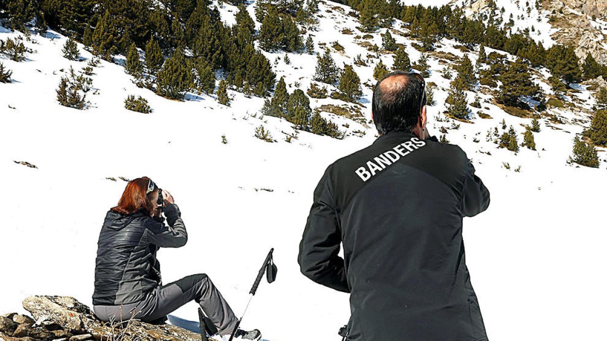 La llei es tanca finalment vetant que els banders portin armes curtes