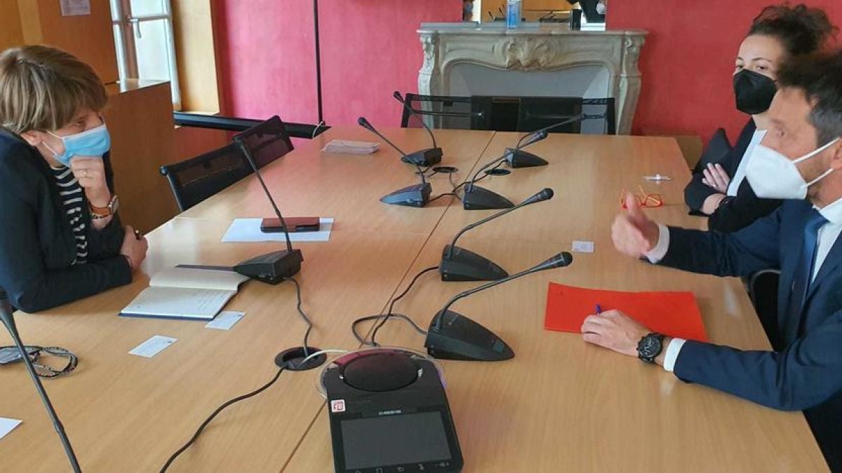 El PS veu necessari crear un pla per enfortir les relacions amb França