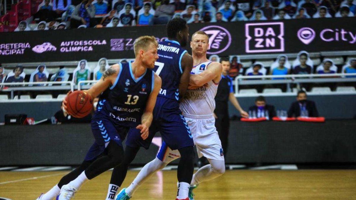 El MoraBanc durant el partit contra el Mornar Bar