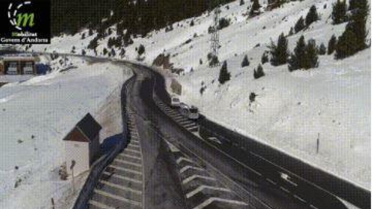 Equipaments obligatoris per passar pel port d'Envalira