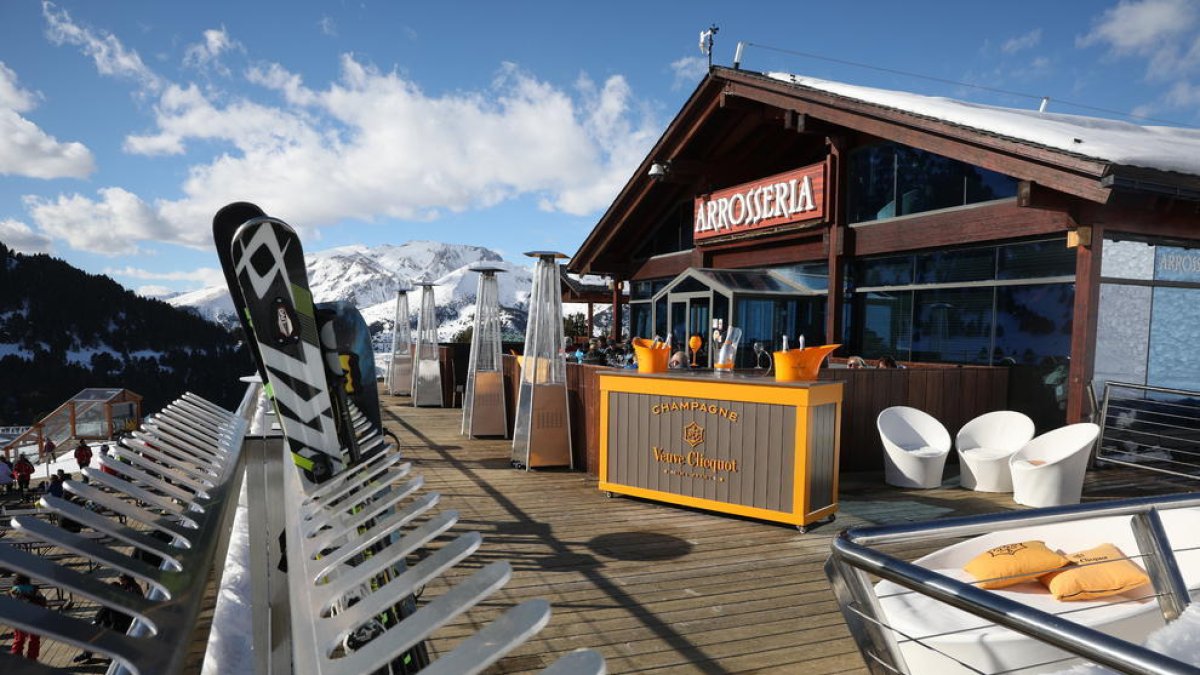 El Tarter torna a activar la restauració a pistes després del brot