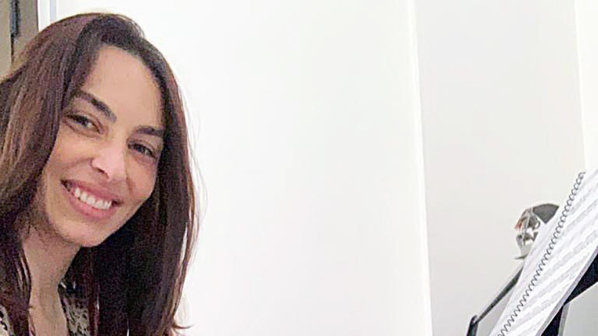 Natàlia Gallego toca el piano