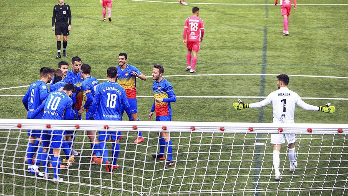 L'FC Andorra guanya i puja al segon lloc (2-0)
