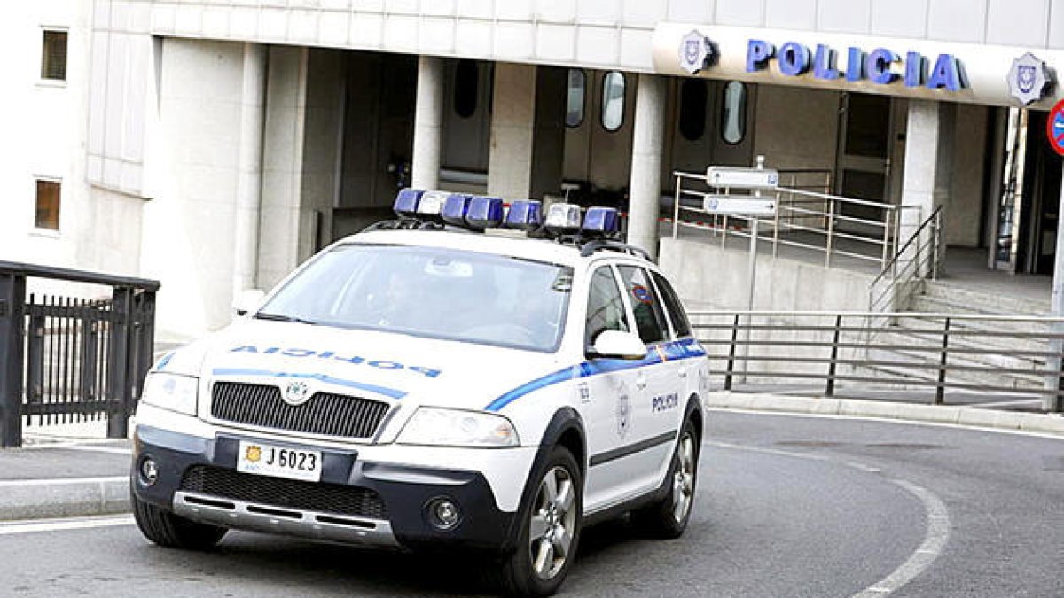 La policia deté un home per tenir 0,7 grams d'heroïna