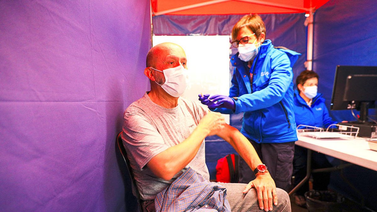 Salut deixa d'administrar vacunes d'AstraZeneca